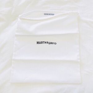 Auth. Martha Davis Dust/Shoe Travel Drawstring White Bag 12.5 in. x 11 in. EUC